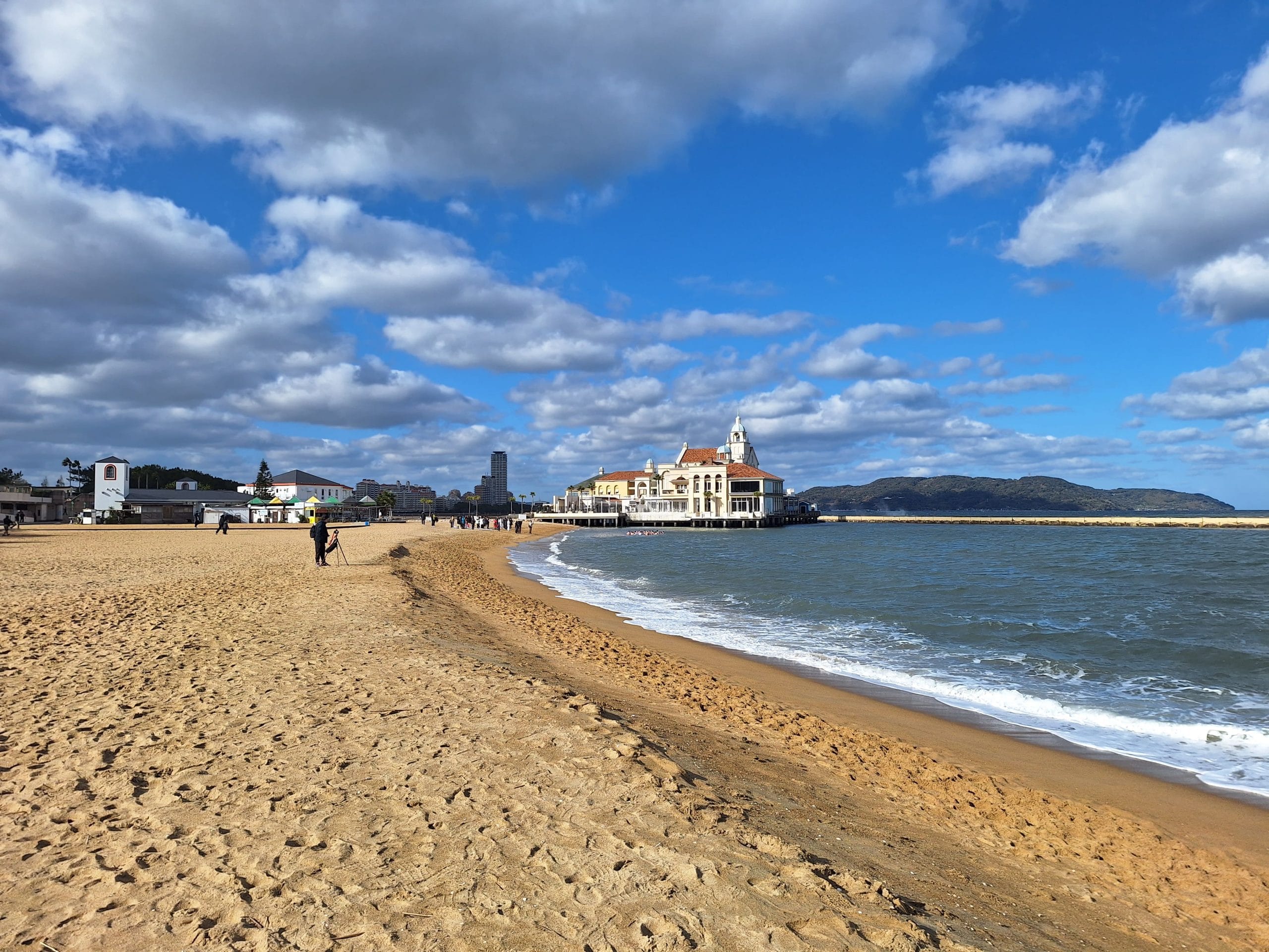福岡｜藍天下相對——福岡塔與海濱百道公園